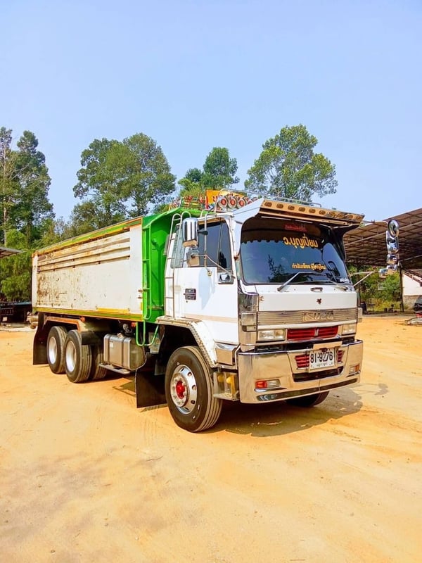 รถ10ล้อดั้มร็อกกี้เครื่อง320 เกียร์อีตั๋น