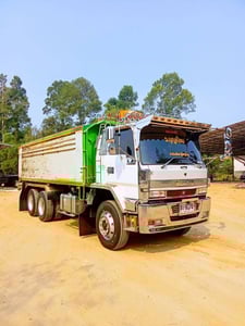 รถ10ล้อดั้มร็อกกี้เครื่อง320 เกียร์อีตั๋น