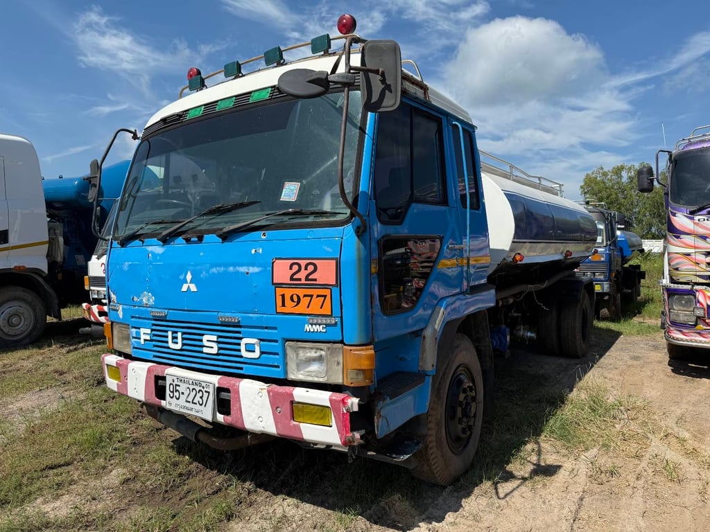 รถ6ล้อน้ำ MITSUBISHI 225แรง บรรจุน้ำ8000ลิตร รถ6ล้อน้ำ MITSUBISHI 225แรง บรรจุน้ำ8000ลิตร