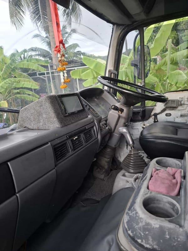 รถ6ล้อHino พื้นเรียบ 0819333780