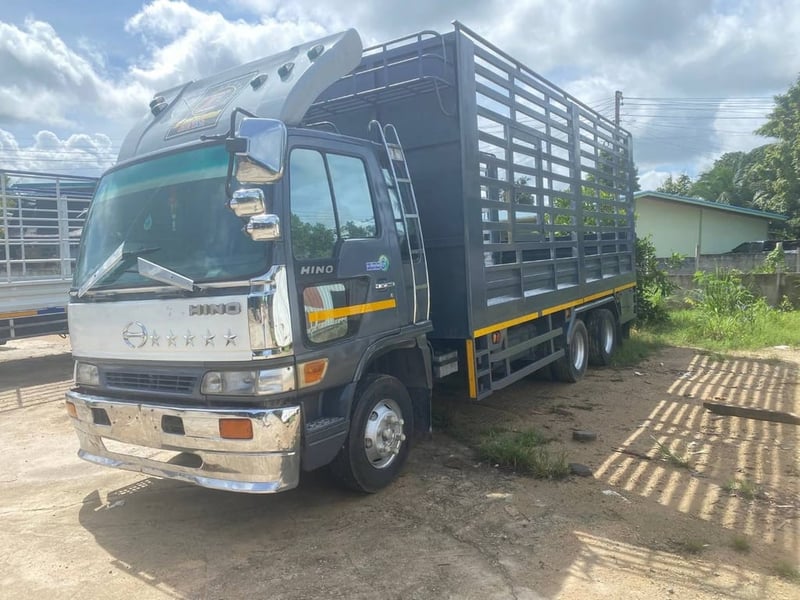 10ล้อHINOแท่นเตี้ย190แรง