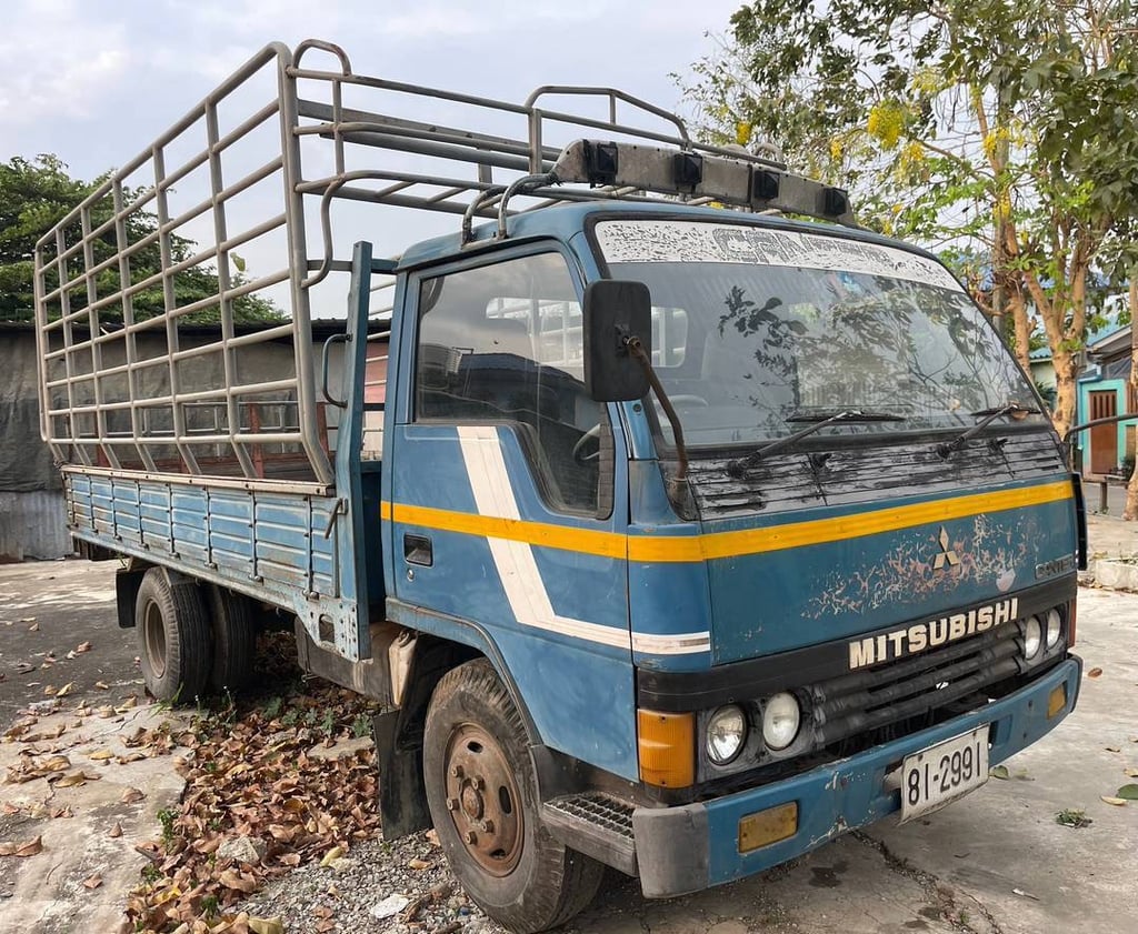 รถ6ล้อคอก MITSUBISHI CANTER รถ6ล้อคอก MITSUBISHI CANTER