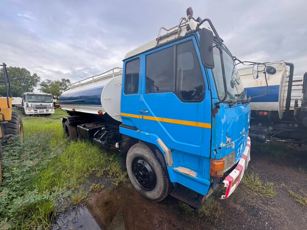 รถ6ล้อน้ำ MITSUBISHI 225แรง บรรจุน้ำ8000ลิตร รถ6ล้อน้ำ MITSUBISHI 225แรง บรรจุน้ำ8000ลิตร