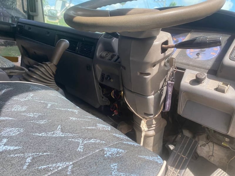 10ล้อHINOแท่นเตี้ย190แรง