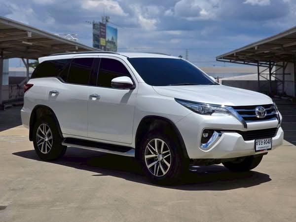 Toyota Fortuner 2.4V 2wd ปี 2019  