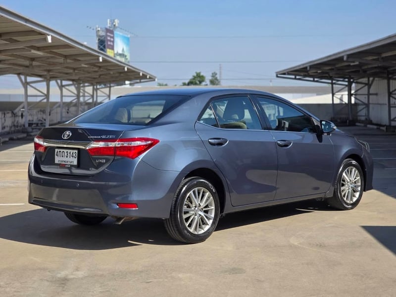Toyota Altis 1.8E ปี 2014  
