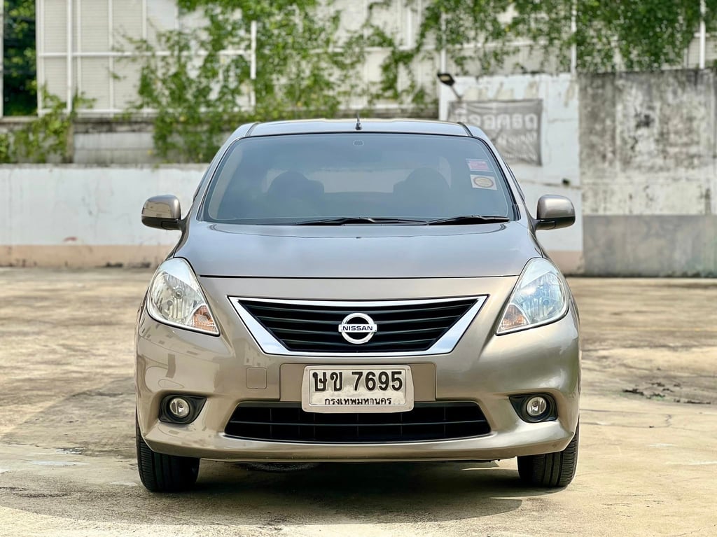 Nissan Almera 1.2V ปี 2012 Nissan Almera 1.2V ปี 2012
