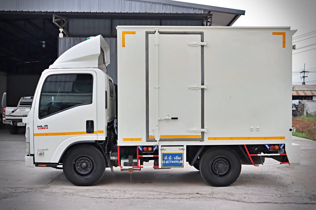 ISUZU NLR 130แรงม้า รถบรรทุก 4ล้อ ตู้แห้ง ปี2020