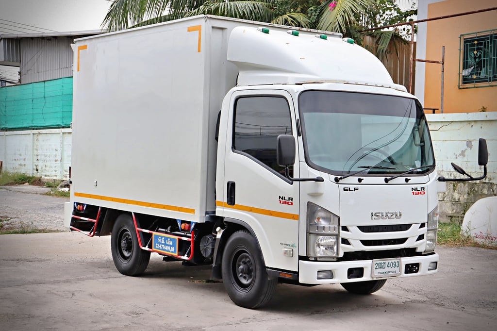 ISUZU NLR 130แรงม้า รถบรรทุก 4ล้อ ตู้แห้ง ปี2020
