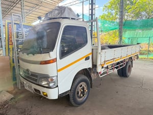 Hino 136hp 6ล้อ กระบะขนาด กว้าง2เมตร ยาว 4.6เมตร สูง 0.4เมตร