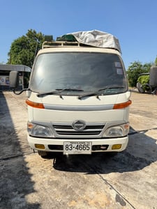 Hino 136hp 6ล้อ กระบะขนาด กว้าง2เมตร ยาว 4.6เมตร สูง 0.4เมตร