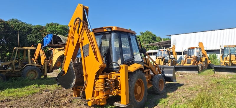 จำหน่ายรถตักหน้าขุดหลังJCBรุ่น3CX