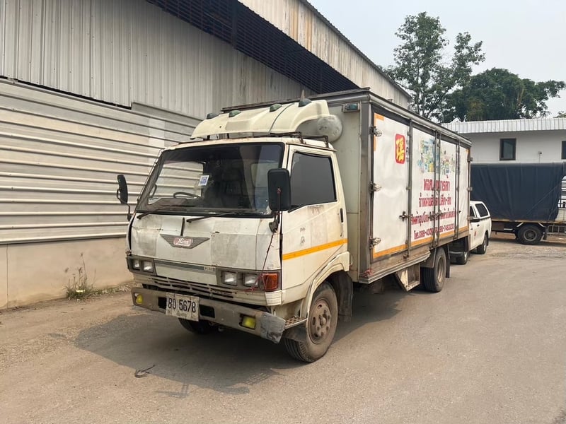 ขายรถบรรทุก6ล้อตู้ทึบ ประตู6บาน กว้าง 2.2 เมตร ยาว 7 เมตร สูง 3 เมตร ขายรถบรรทุก6ล้อตู้ทึบ ประตู6บาน กว้าง 2.2 เมตร ยาว 7 เมตร สูง 3 เมตร