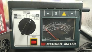 Megger MJ159 เครื่องวัดความต้านทานฉนวน (Insulation Resistance Tester) แบบมือหมุน Megger MJ159 เครื่องวัดความต้านทานฉนวน (Insulation Resistance Tester) แบบมือหมุน