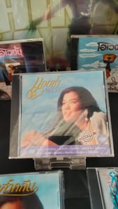 แผ่นซีดีเพลงเก่าของ "เอ๋ พัชรา แวงวรรณ" 