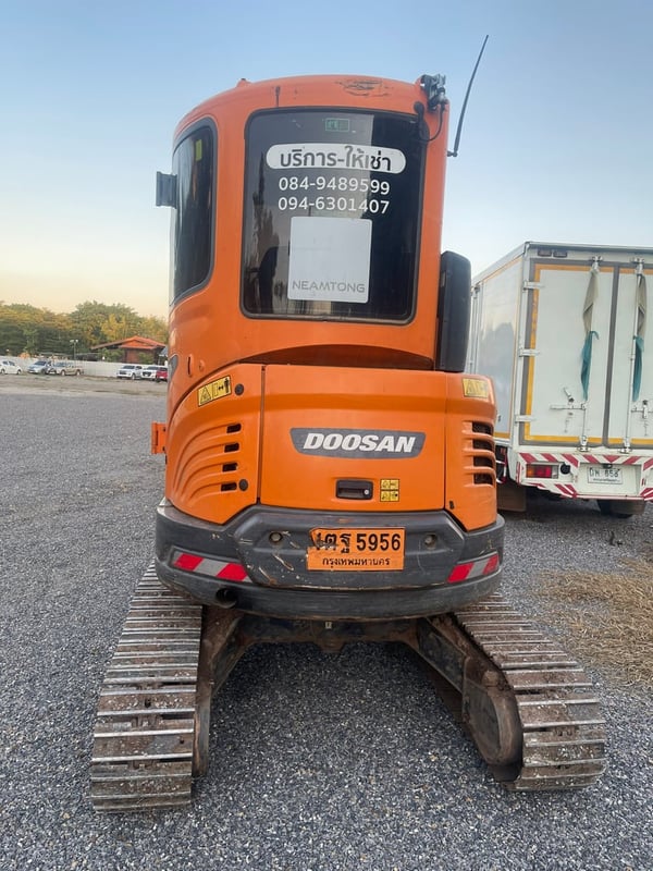 รถขุดไฮดรอลิค ตีนตะขาบ "DOOSAN" รถขุดไฮดรอลิค ตีนตะขาบ "DOOSAN"