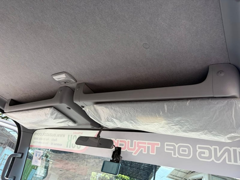 ISUZU NLR 130แรงม้า รถบรรทุก 4ล้อ ตู้แห้ง ปี2021 เลขไมล์น้อยกว่า 50,000 กม.