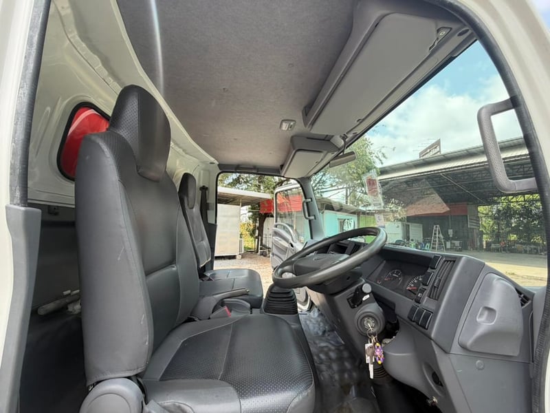 ISUZU NQR 175แรงม้า รถบรรทุก 6ล้อ ตู้แห้ง ปี2014 เลขไมล์น้อยกว่า 50,000 กม.