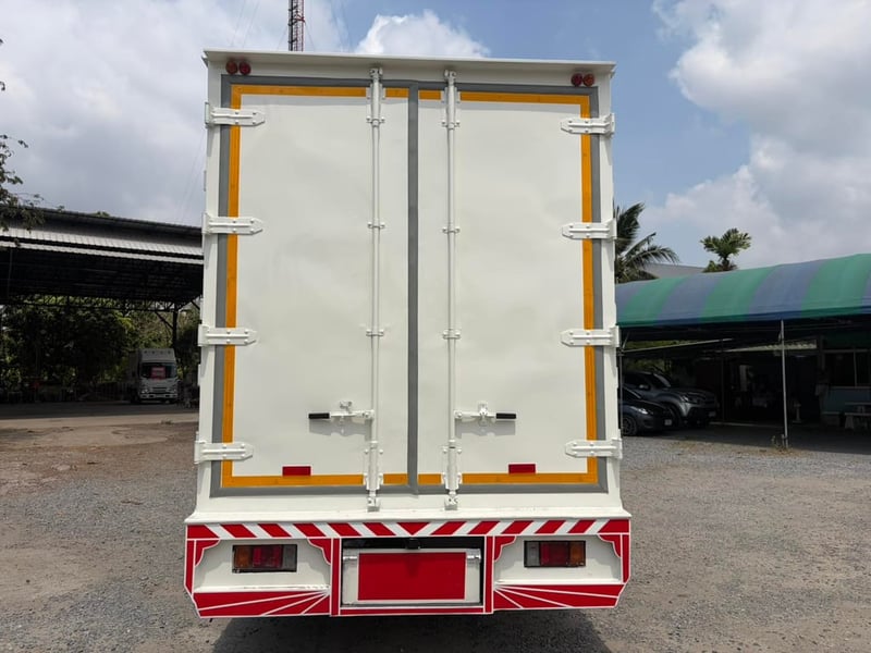 ISUZU NQR 175แรงม้า รถบรรทุก 6ล้อ ตู้แห้ง ปี2014 เลขไมล์น้อยกว่า 50,000 กม.