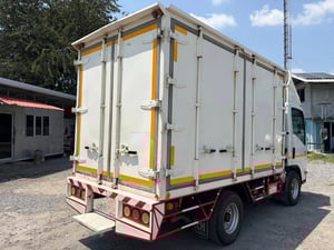 ISUZU NLR 130แรงม้า รถบรรทุก 4ล้อ ตู้แห้ง ปี2021 เลขไมล์น้อยกว่า 50,000 กม.