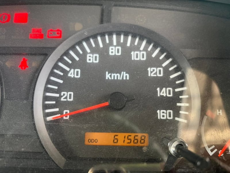 ISUZU NQR 175แรงม้า รถบรรทุก 6ล้อ ตู้แห้ง ปี2014 เลขไมล์น้อยกว่า 50,000 กม.