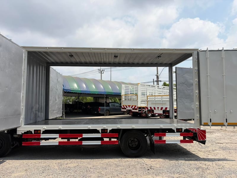 ISUZU NQR 175แรงม้า รถบรรทุก 6ล้อ ตู้แห้ง ปี2014 เลขไมล์น้อยกว่า 50,000 กม.