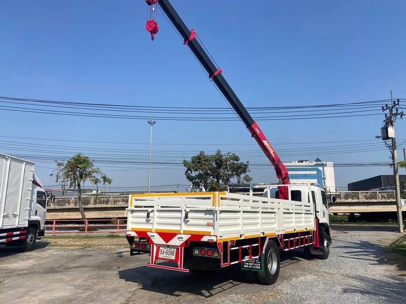 ISUZU FTR 240แรงม้า รถบรรทุก 6ล้อ กระบะเหล็กติดเครน ปี2018