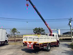 ISUZU FTR 240แรงม้า รถบรรทุก 6ล้อ กระบะเหล็กติดเครน ปี2018