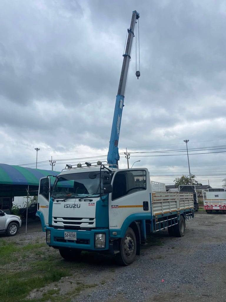 ISUZU FTR 240แรงม้า รถบรรทุก 6ล้อ กระบะเหล็กติดเครน ปี2018 ISUZU FTR 240แรงม้า รถบรรทุก 6ล้อ กระบะเหล็กติดเครน ปี2018