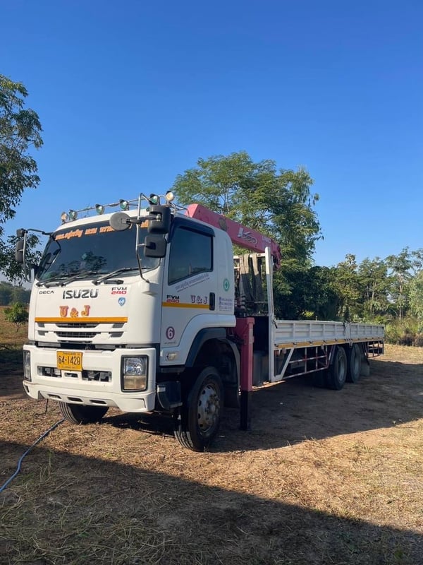 ISUZU FVM 240แรงม้า รถบรรทุก 10ล้อ กระบะเหล็กติดเครน ปี2017