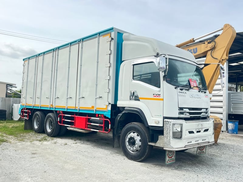 👉 สิบล้อตู้ ISUZU FVM 300แรง ปี 2562  (0634)