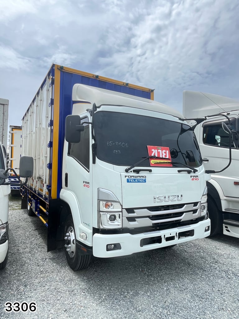 👉 หกล้อตู้สิบบาน ISUZU FRR 210 แรง ปี 2565  (3306)
