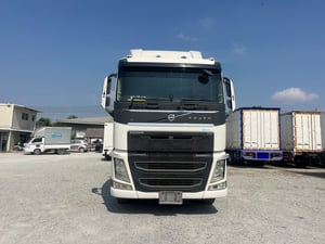 สิบล้อหัวลาก VOLVO FH 440 แรง ปี 2558 (8454)