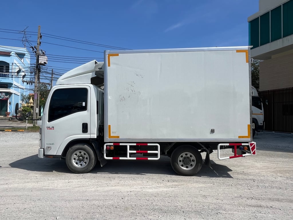 📌สี่ล้อตู้เย็น ISUZU NLR 130 แรง ปี 2566 (8083) 📌สี่ล้อตู้เย็น ISUZU NLR 130 แรง ปี 2566 (8083)