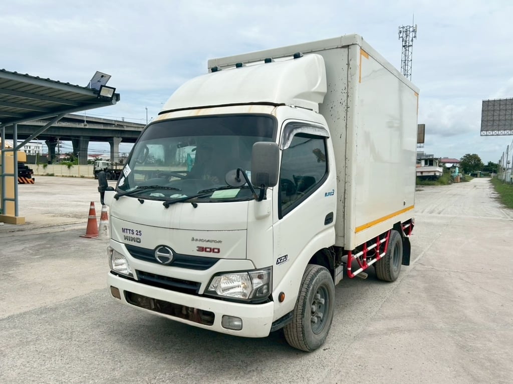 👉 สี่ล้อตู้ HINO xzu 136 ปี 2561 (4583) 👉 สี่ล้อตู้ HINO xzu 136 ปี 2561 (4583)