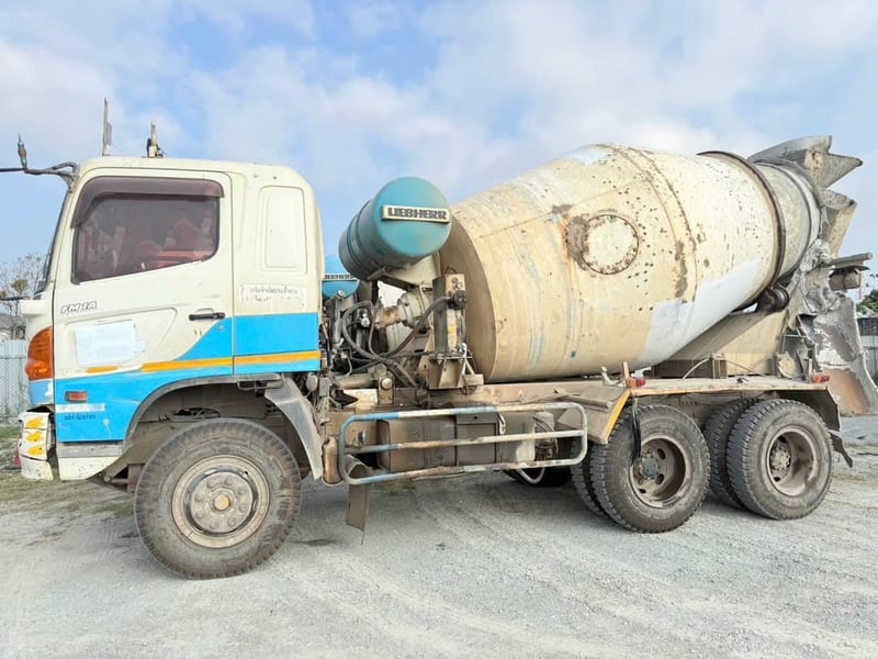 สิบล้อโม่ปูน HINO FM1A 330 แรง ปี 2555 (0742) สิบล้อโม่ปูน HINO FM1A 330 แรง ปี 2555 (0742)