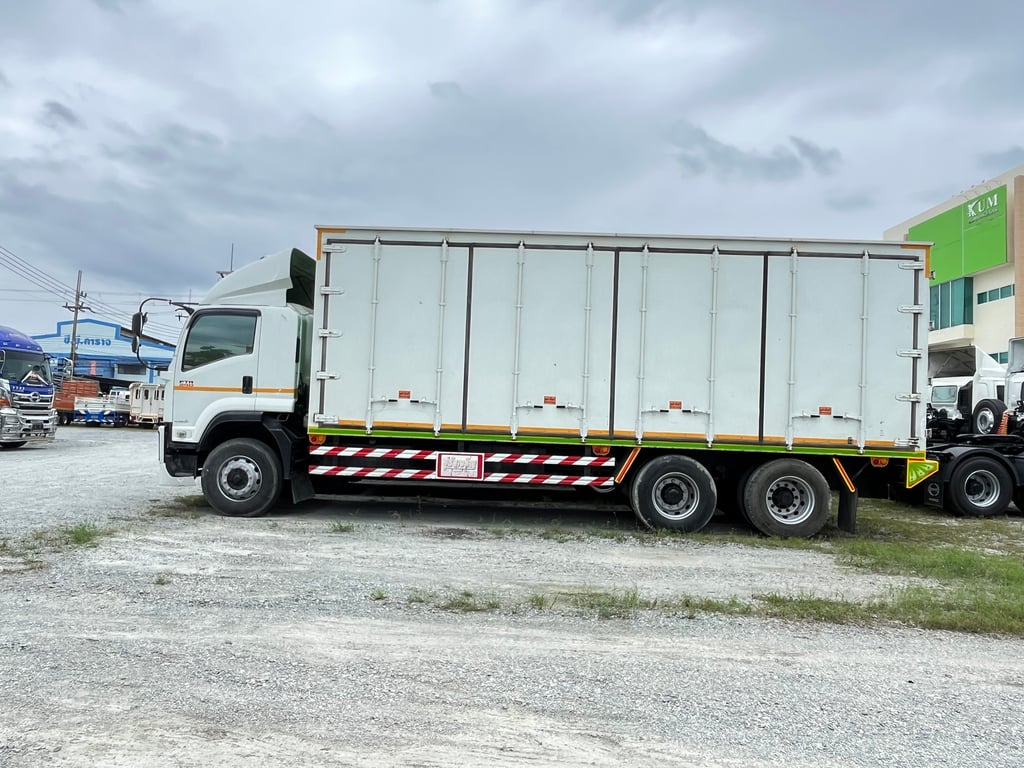 👉 สิบล้อตู้สิบบาน ISUZU FTR 240 แรง ปี 2562 (8315)