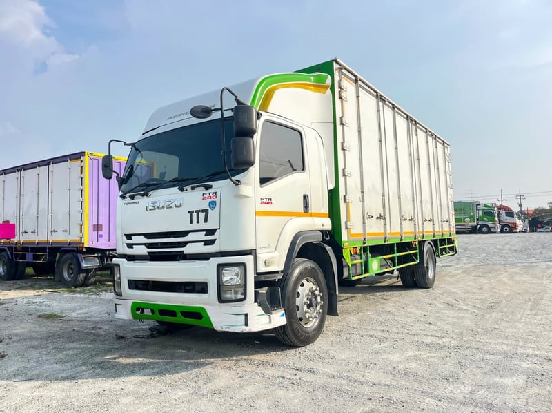 💥 หกล้อตู้ เข้าใหม่ร้อนๆ จ้า 💥 ISUZU FTR 240 แรง ปี2560