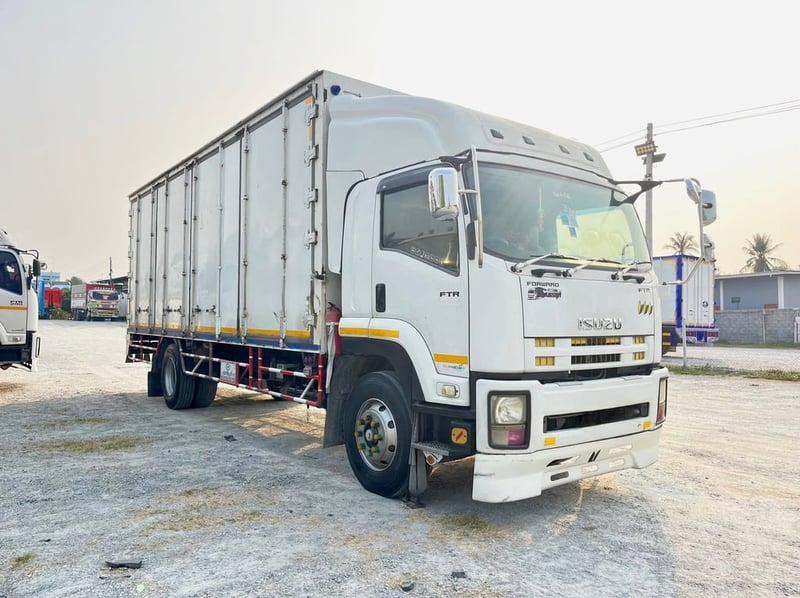 Vาย หกล้อตู้... หนึ่งในตัวเลือก ที่คุณกำลังมองหา ￼  ✔️หกล้อตู้สิบบาน ISUZU FTR 240 แรง ปี 2557  (9785)