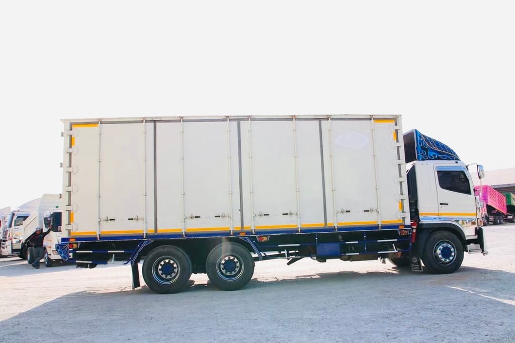 👉 สิบล้อตู้สิบบาน HINO  FL8J 260 แรง ปี 2565 (9027)