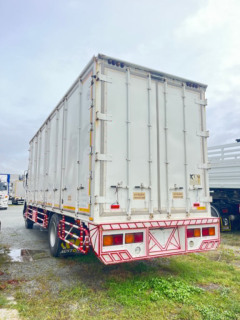 #หกล้อตู้สิบบาน ISUZU  FTR 240 แรง ปี 2558  (2715)