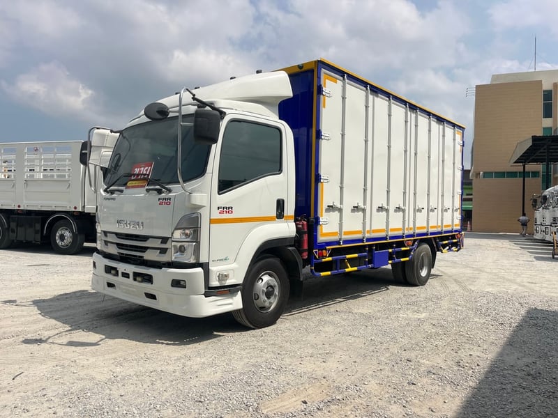 หกล้อตู้สิบบาน ISUZU FRR 210 แรง ปี 2566  (8215)