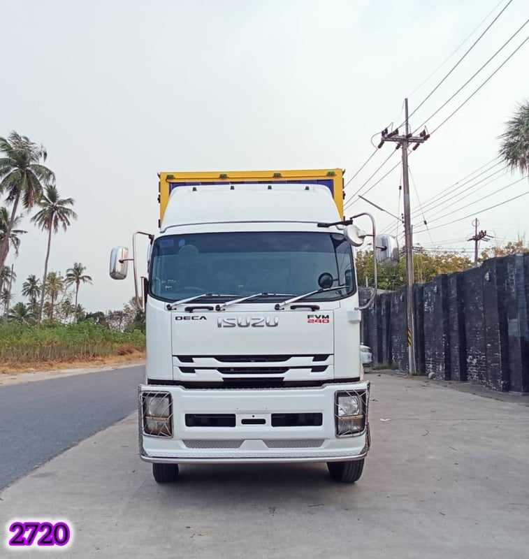 🔺 สิบล้อคอก ISUZU FVM 240 แรง ปี 2560 (2720) 🔺 สิบล้อคอก ISUZU FVM 240 แรง ปี 2560 (2720)