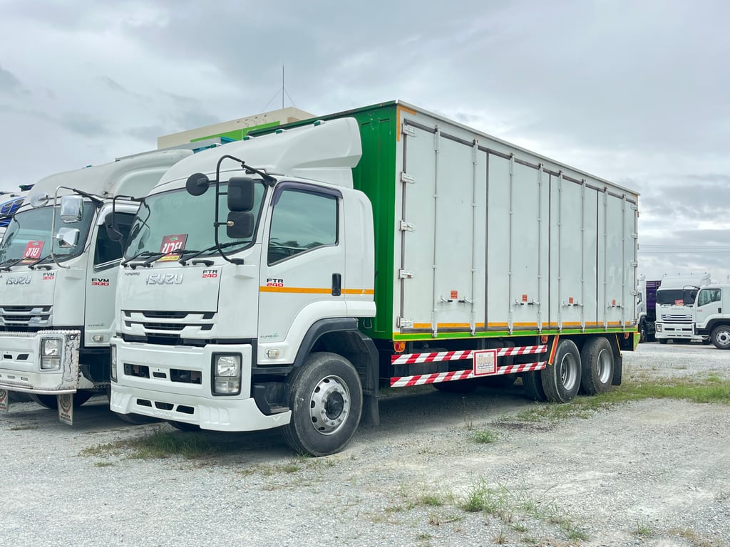 👉 สิบล้อตู้สิบบาน ISUZU FTR 240 แรง ปี 2562 (8315) 👉 สิบล้อตู้สิบบาน ISUZU FTR 240 แรง ปี 2562 (8315)
