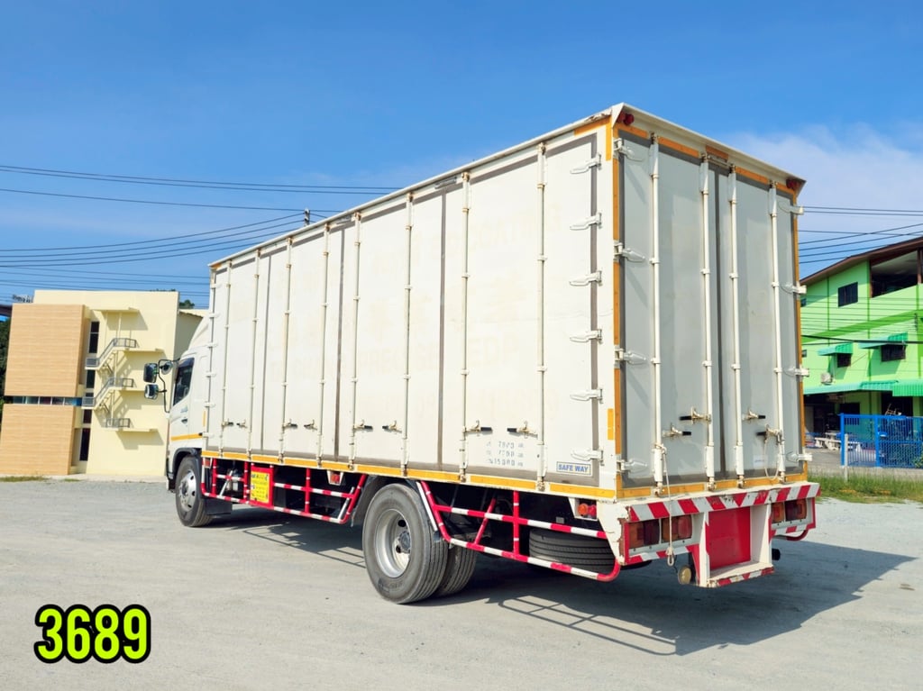 #หกล้อตู้สิบบาน FG8J 212 แรง ปี 2555 (3689)