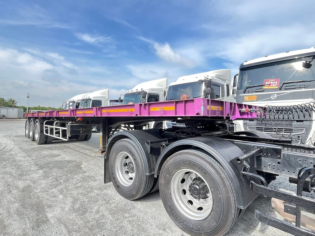 🇨🇷 หางพื้นเรียบ สามเพลา อู่ panusmawim ปี 2555 (7198) 🇨🇷 หางพื้นเรียบ สามเพลา อู่ panusmawim ปี 2555 (7198)