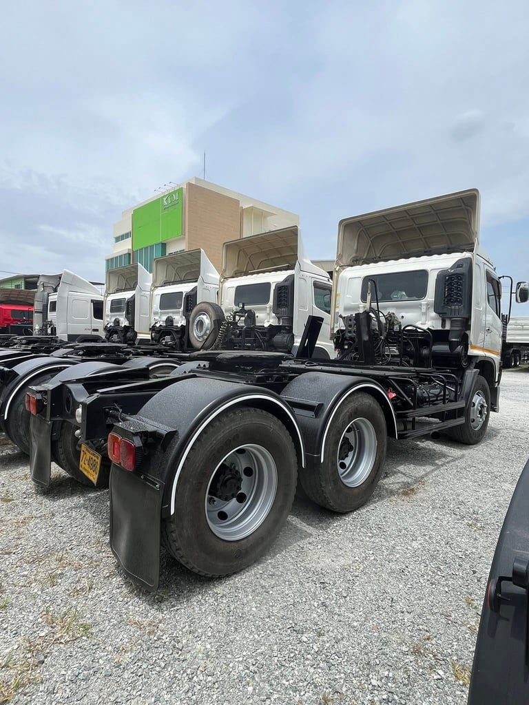 สิบล้อหัวลาก HINO FM1A 344 แรง ปี 2556 (4986) สิบล้อหัวลาก HINO FM1A 344 แรง ปี 2556 (4986)