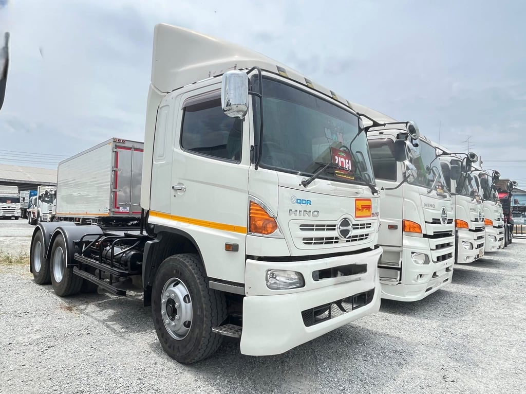 สิบล้อหัวลาก HINO FM1A 344 แรง ปี 2556 (4986) สิบล้อหัวลาก HINO FM1A 344 แรง ปี 2556 (4986)
