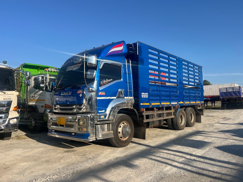 สิบล้อคอก ISUZU FVM 300 แรง ปี 2554 (5126)