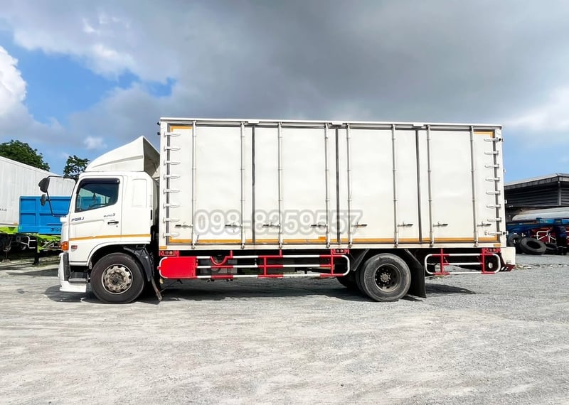 หกล้อตู้สิบบาน HINO FG8J 240 แรงม้า ปี 60 (7915) หกล้อตู้สิบบาน HINO FG8J 240 แรงม้า ปี 60 (7915)